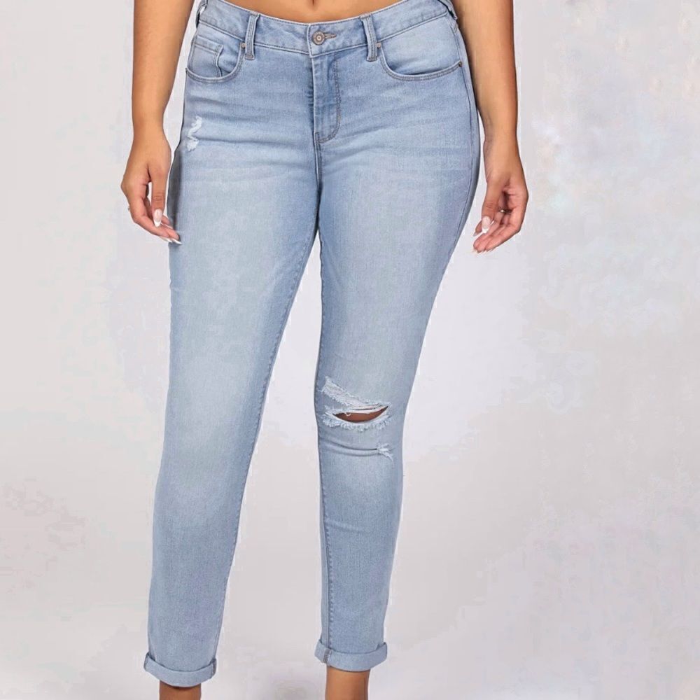 Sound/Style Comfort Stretch Jamie Ankle Skinny Light Wash Distressed Jeans